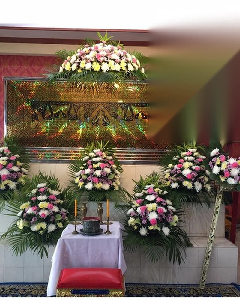 ดอกไม้หน้าศพ โทนขาวชมพู พร้อมพุ่มรับโต๊ะขาว ส่งวัดในกรุงเทพ