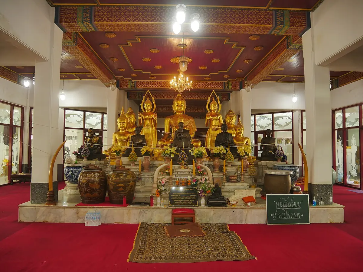 ภายในพระอุโบสถวัดบึงทองหลาง