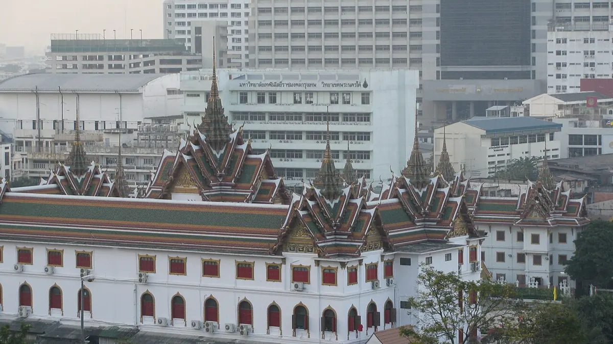 หมู่อาคารวัดยานนาวาริมย่านสาทร